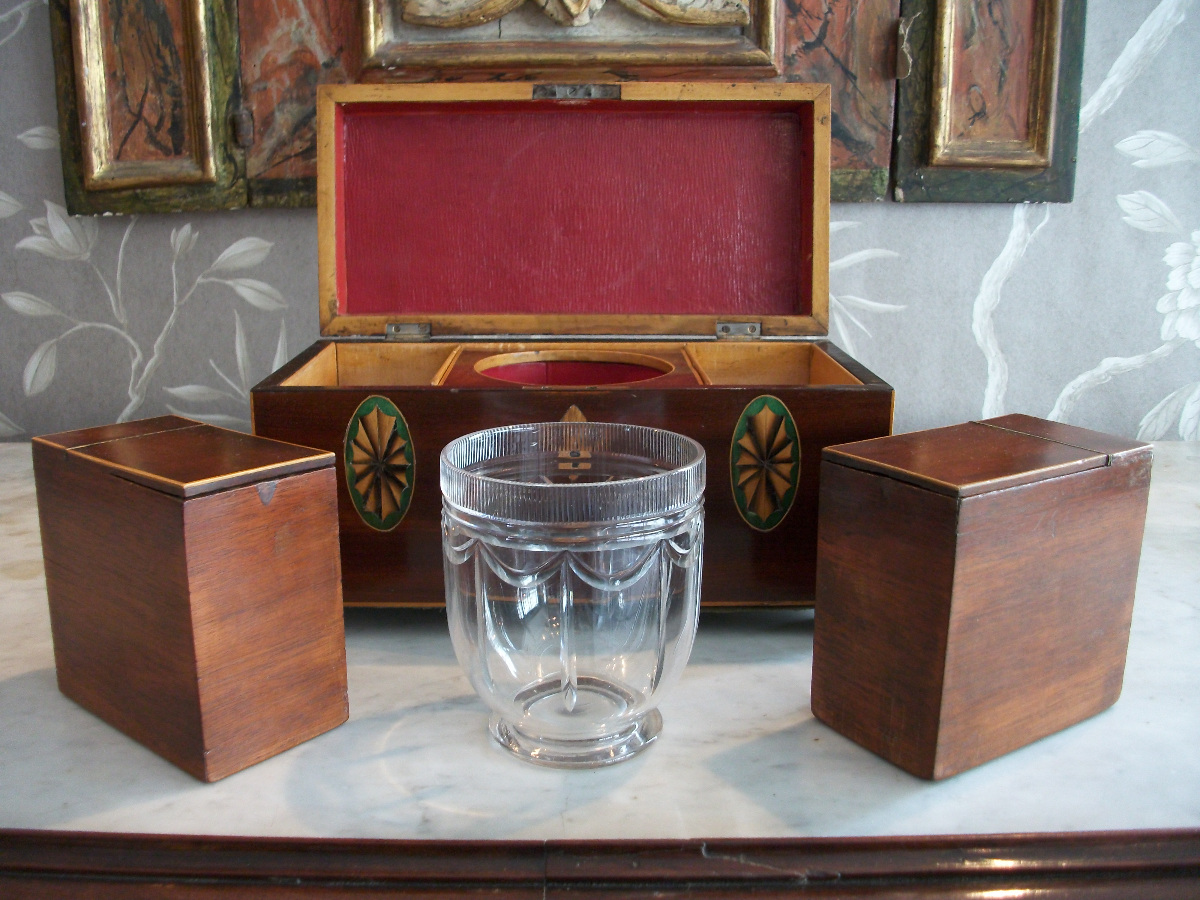 ANTIQUE GEORGIAN TEA CADDY WITH LIFTOUT COMPARTMENTS